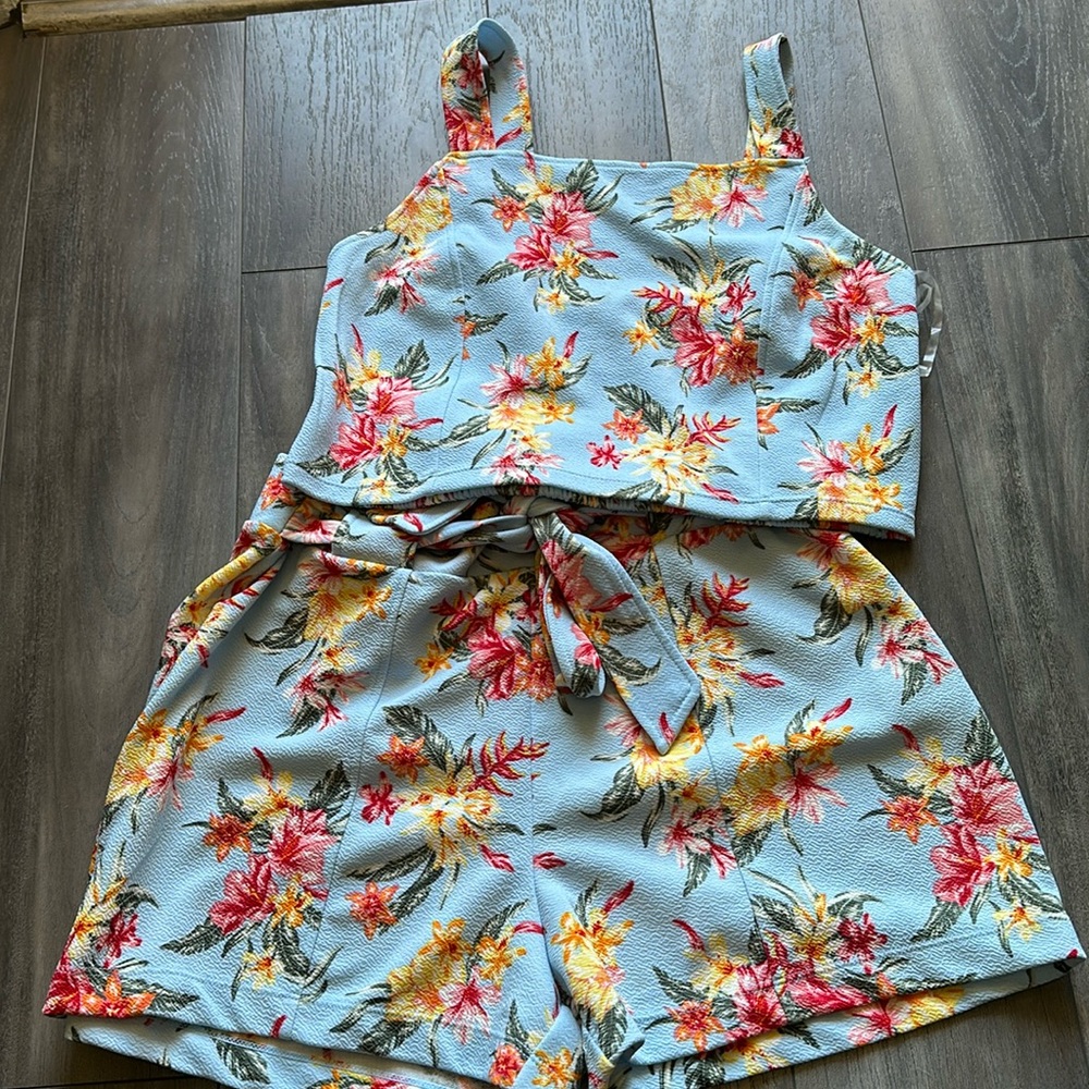 Walmart two pieces set. Perfect for the summer in a pretty blue color outfit